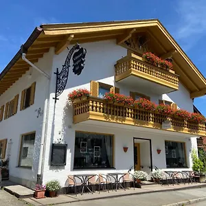 Gastehaus Veronika: Breakfast Buffet & Königscard Attractions Included Unterammergau