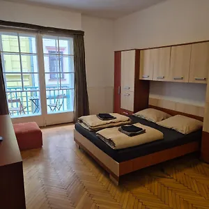 Boomerang , Budapešť Maďarsko